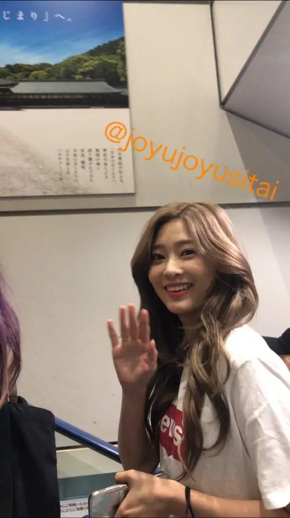 #아이즈원 #김민주...길거리 목격.jpg