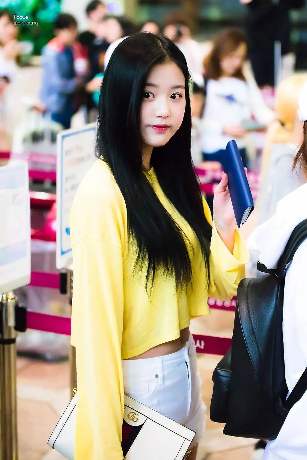 공항 패션..크롭티 장원영.jpg