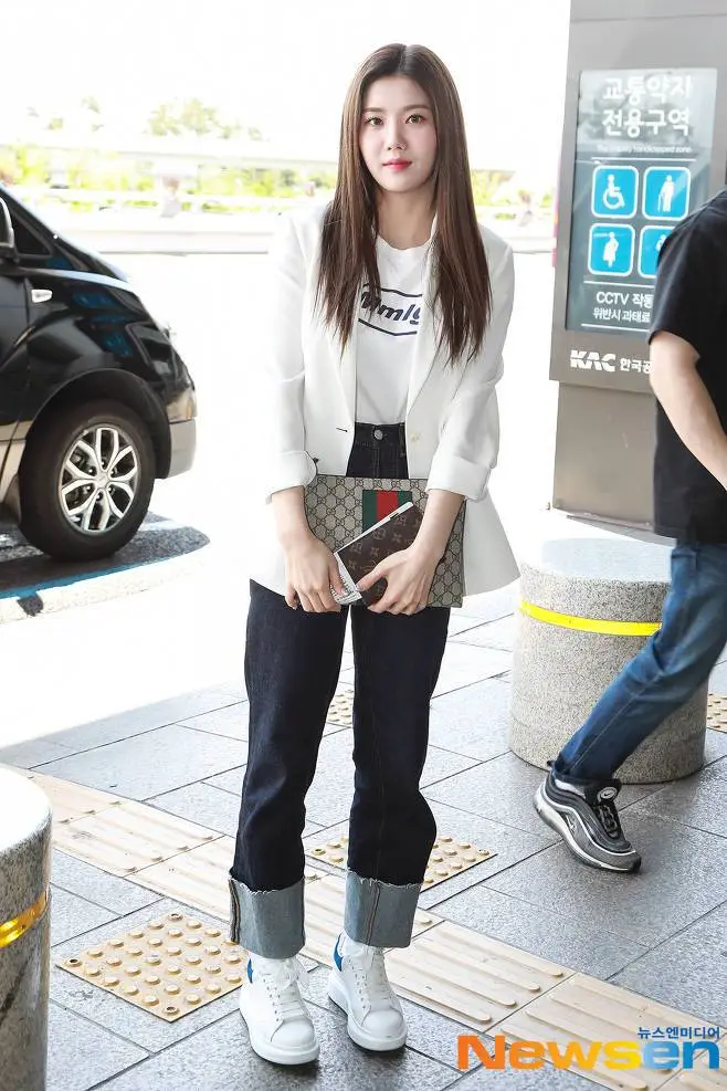 출국하는 #아이즈원 #권은비.jpg
