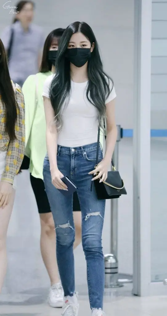 감탄사 나오는 #아이즈원 #장원영 입국짤.jpgif