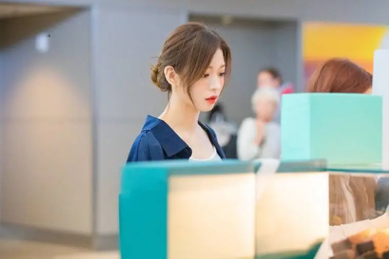 프로미스나인 이채영 공항패션