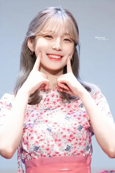 한복입은 프로미스나인 백지헌