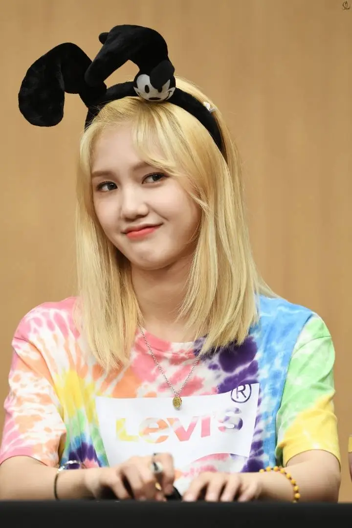 오마이걸 팬사인회.jpg