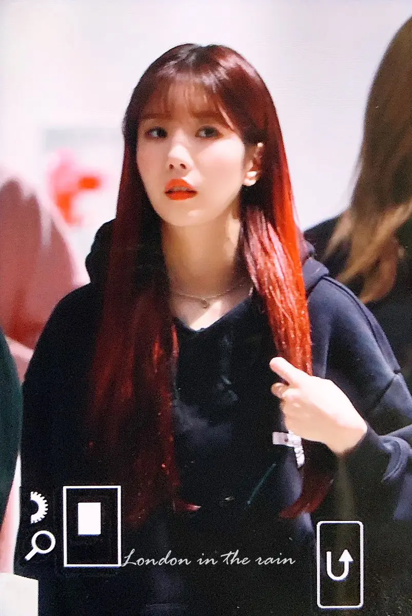 빨간머리 아이즈원 권은비
