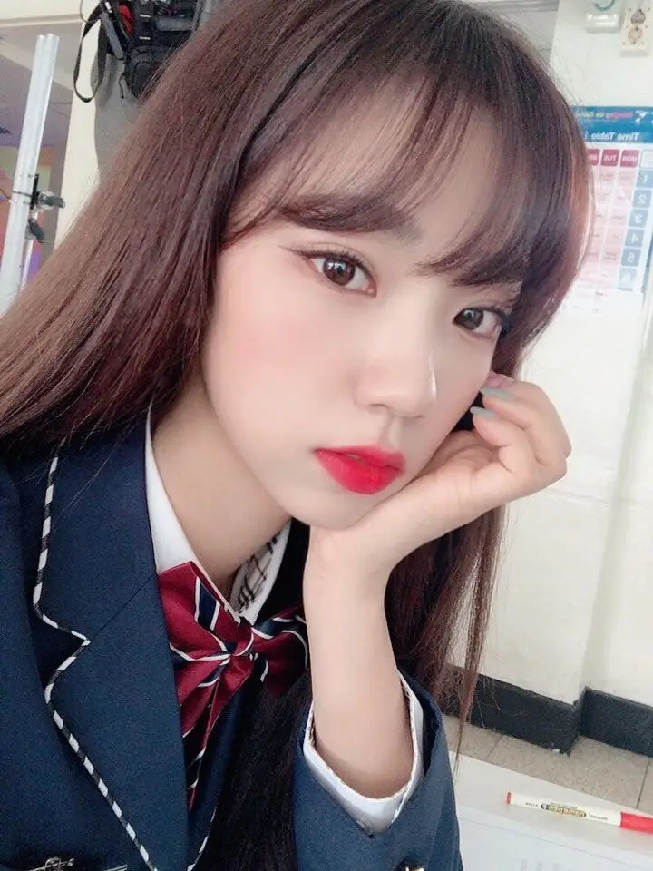 우주소녀 각 멤버별 교복 셀카