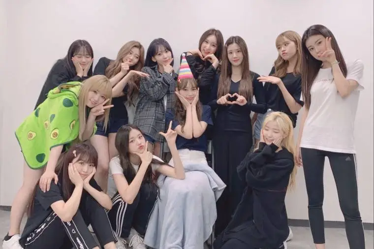 IZ*ONE(아이즈원) 브이앱 후..(쌈무 생축).jpg