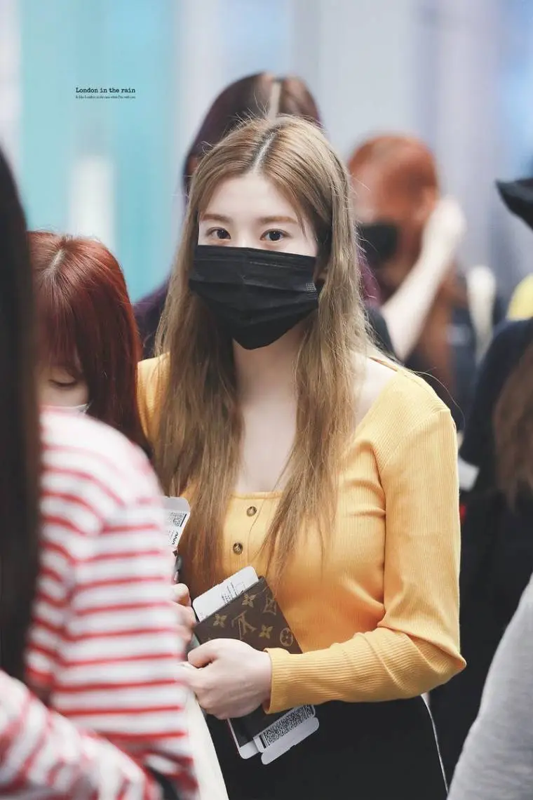 출국하는.. #아이즈원 #권은비.jpg