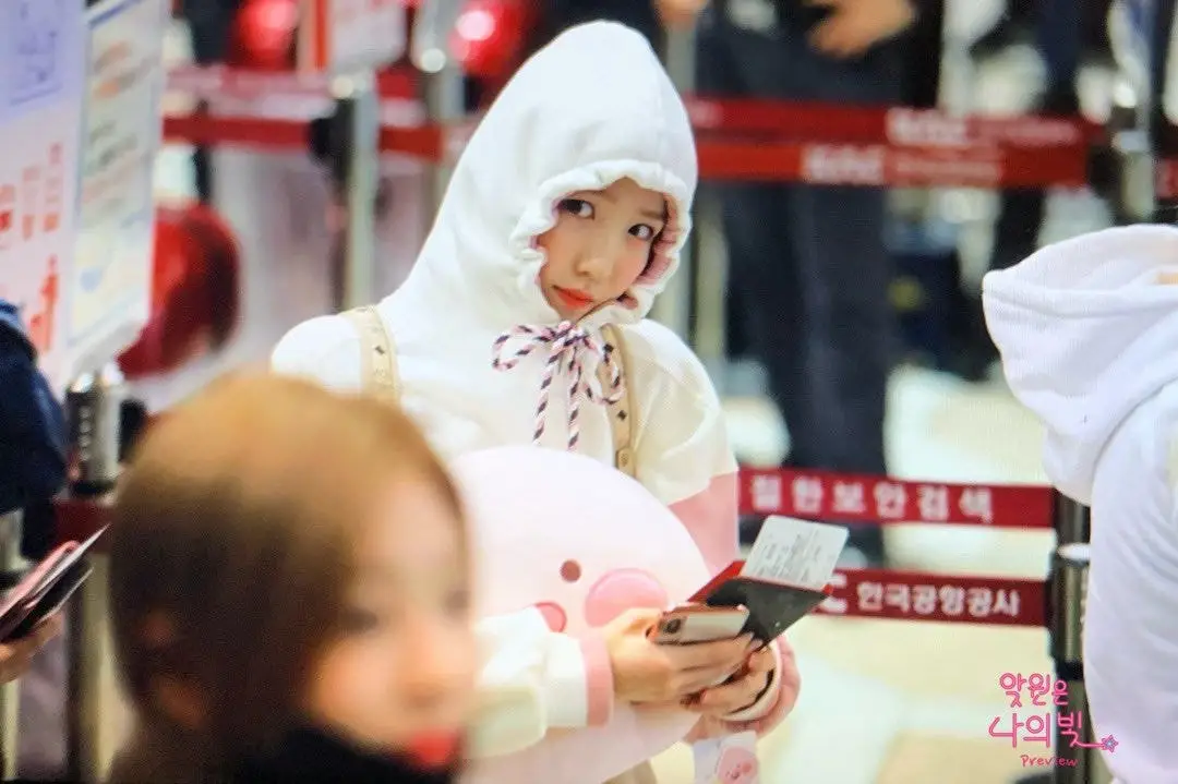 오늘자 헤어스타일 꽁꽁 숨긴 아이즈원 히토미