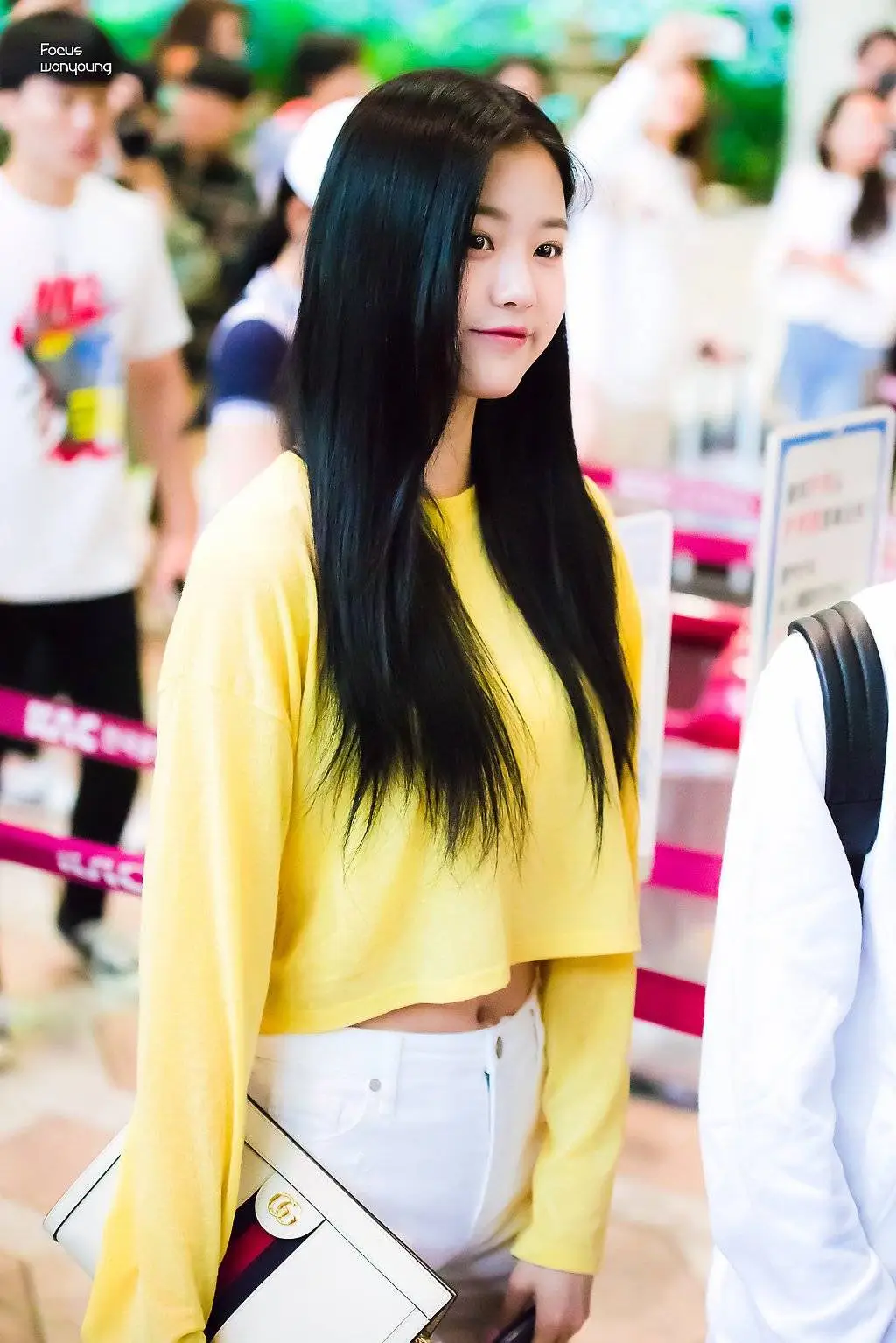 공항 패션..크롭티 장원영.jpg