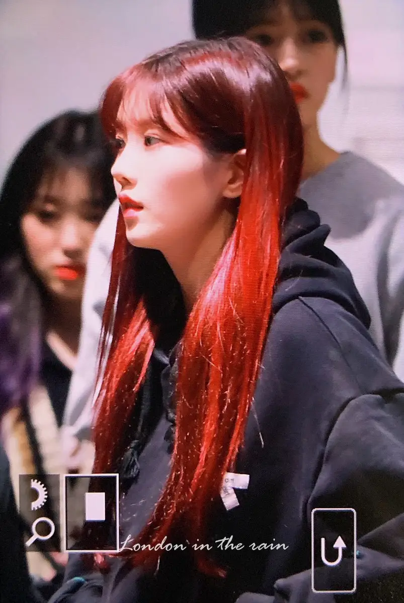 빨간머리 아이즈원 권은비