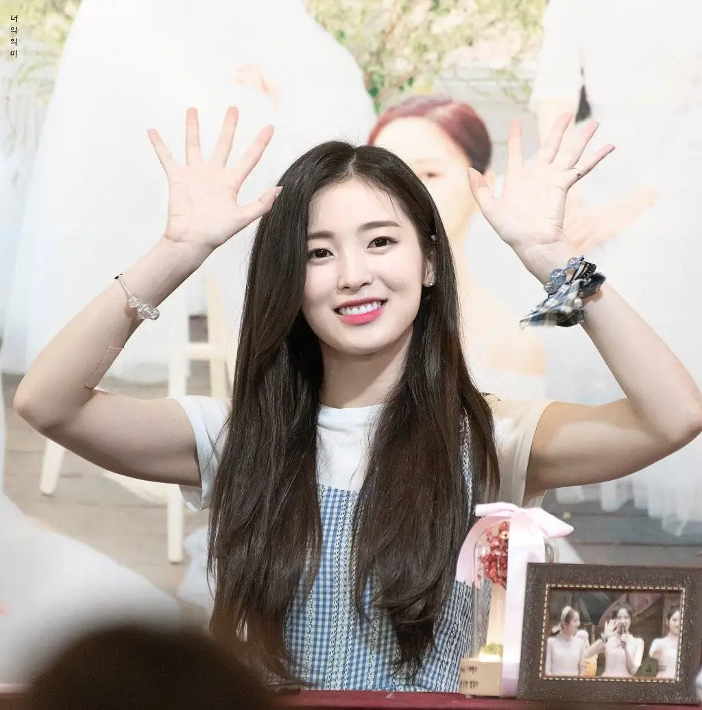 BUNGEE로 컴백한 오마이걸 아린이 미모.jpgif