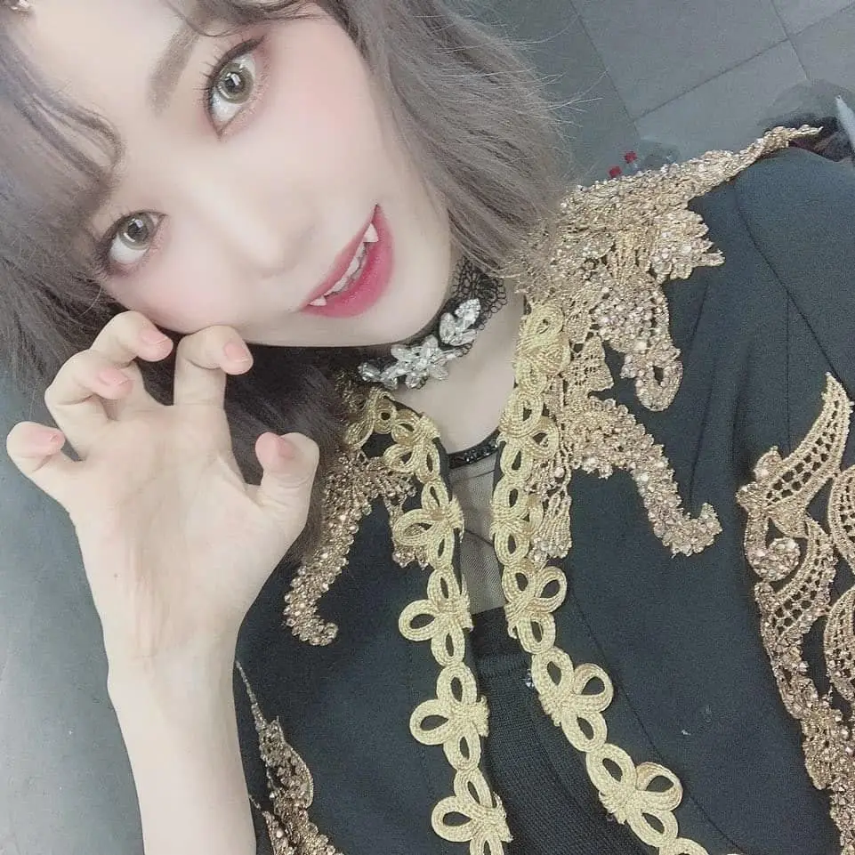 [뱀파이어] 아이즈원 강혜원 & 사쿠라.jpg