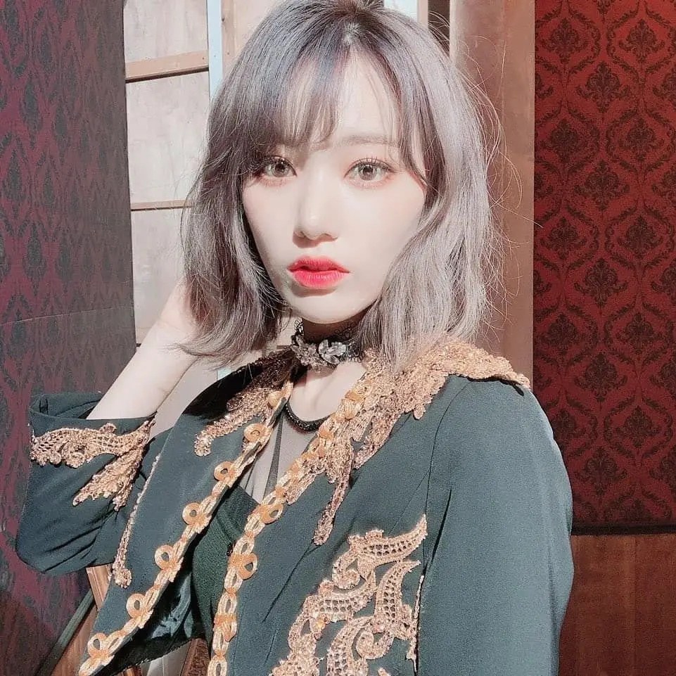 [뱀파이어] 아이즈원 강혜원 & 사쿠라.jpg