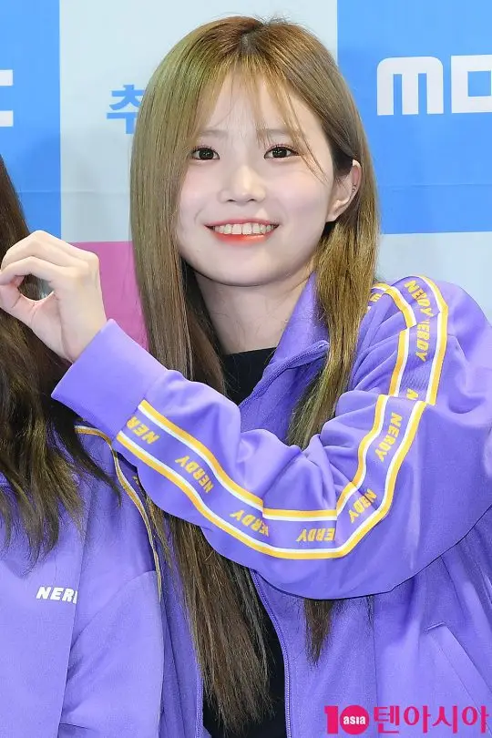 프로미스나인 아육대 기사짤.jpg