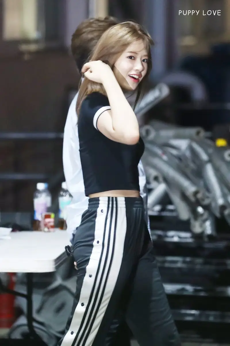 퇴근하는 #안유진.jpg