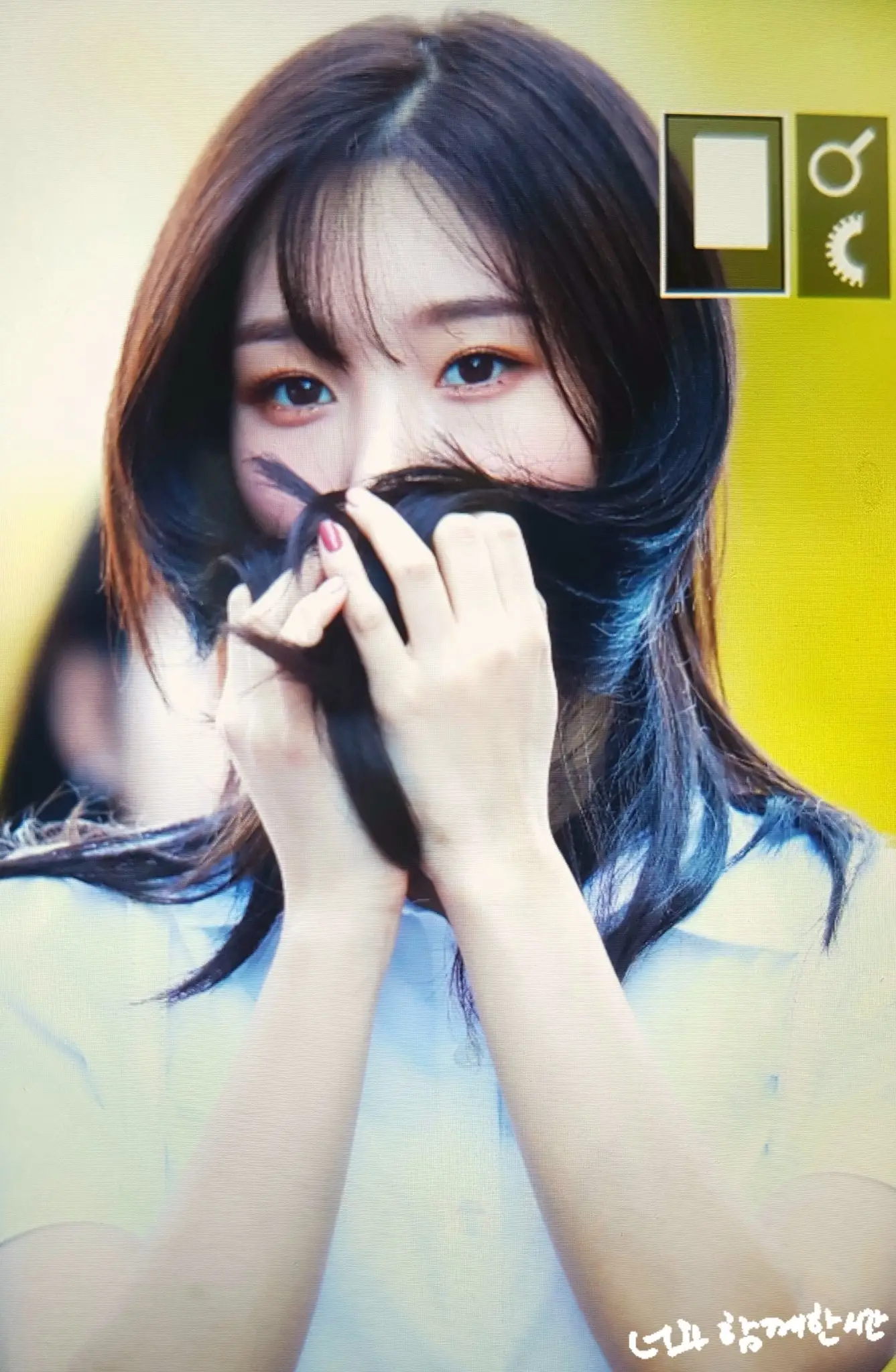 앞머리 잘랐던 정채연.jpg