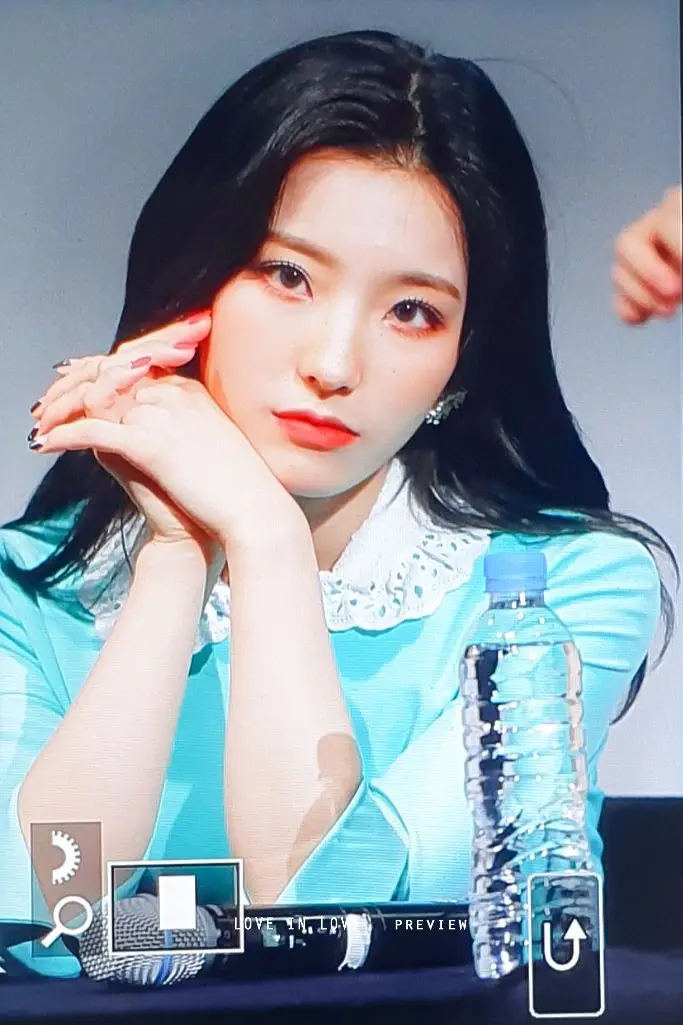 #프로미스나인 #이새롬 (팬사인회).jpg