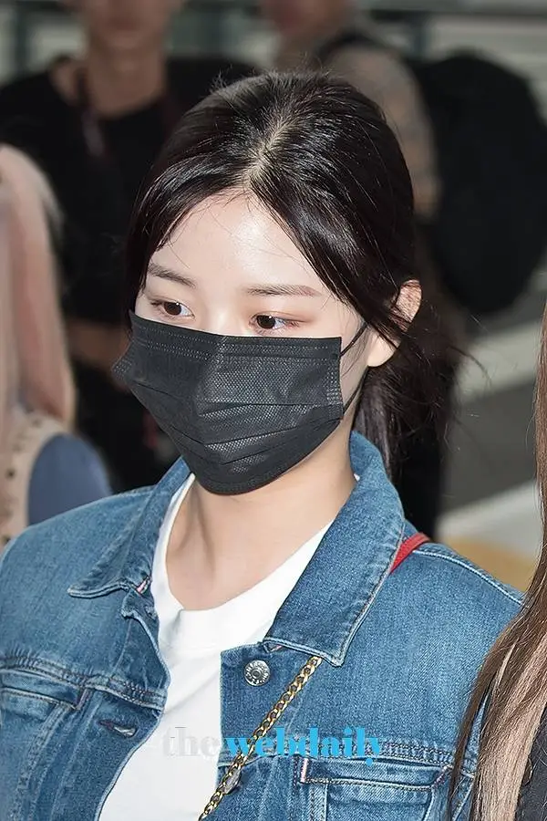 오늘자 아이즈원 장원영 공항 패션