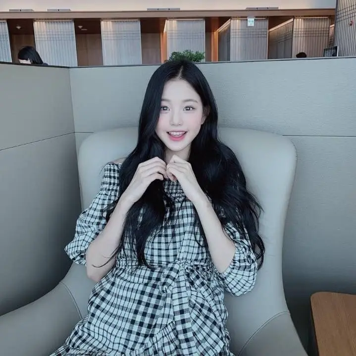 (화보인줄..ㄷㄷ) 공항 라운지 장원영.jpg