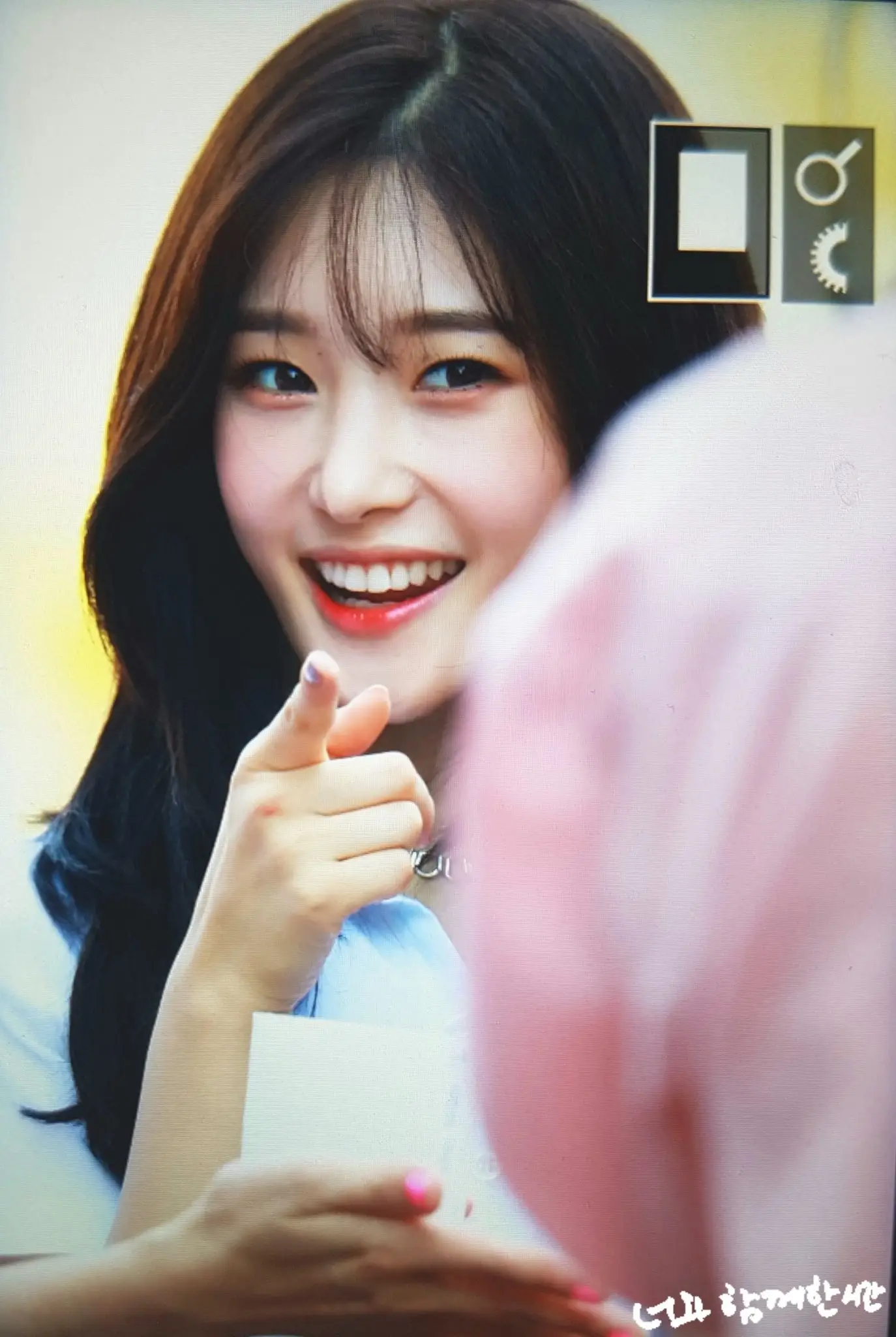 앞머리 잘랐던 정채연.jpg