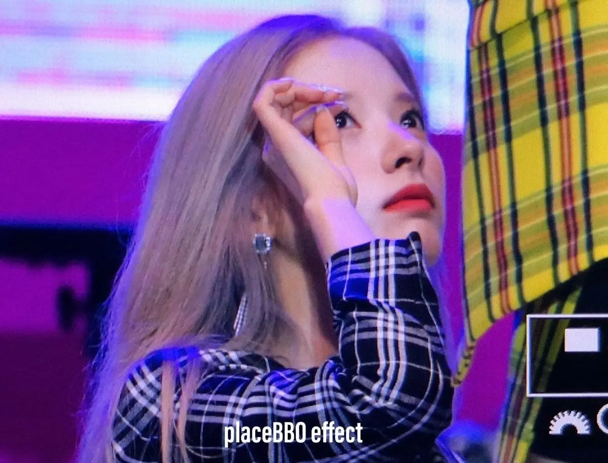 오늘자 우주소녀 보나.jpg