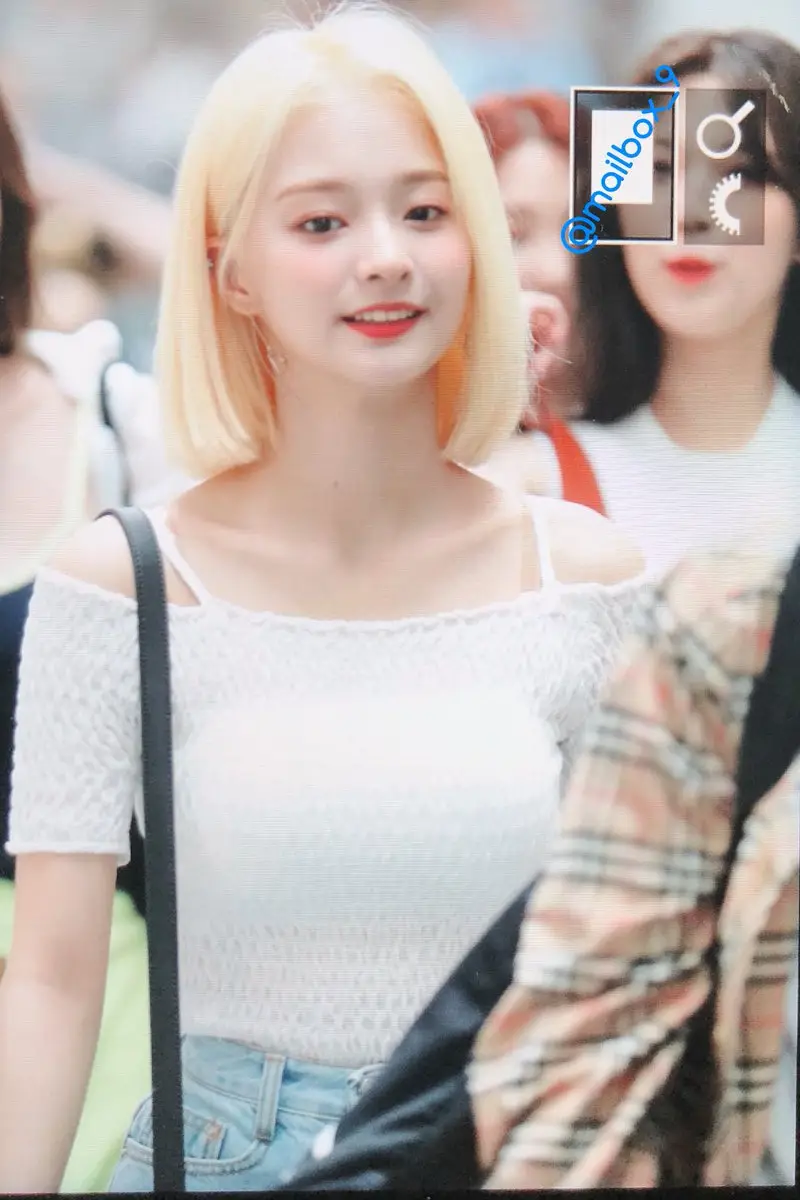 출국하는... #프로미스나인 #이나경.jpg