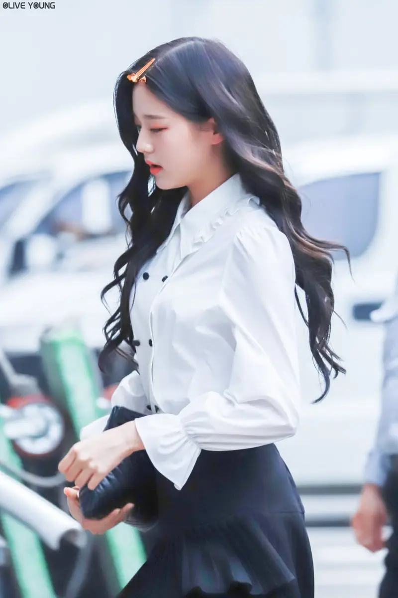 출근하는 원영이 #아이즈원.jpg