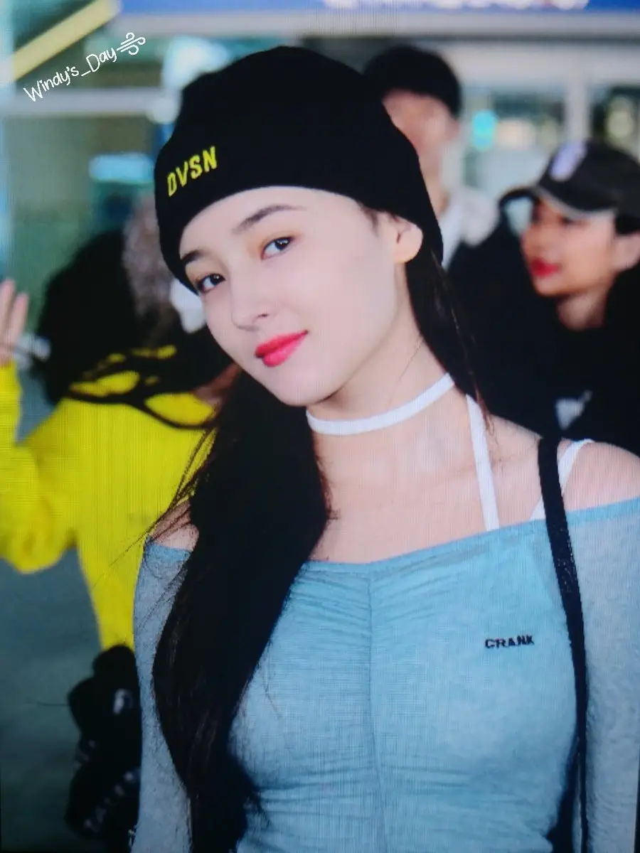 출국하는 모모랜드 낸시 + insta