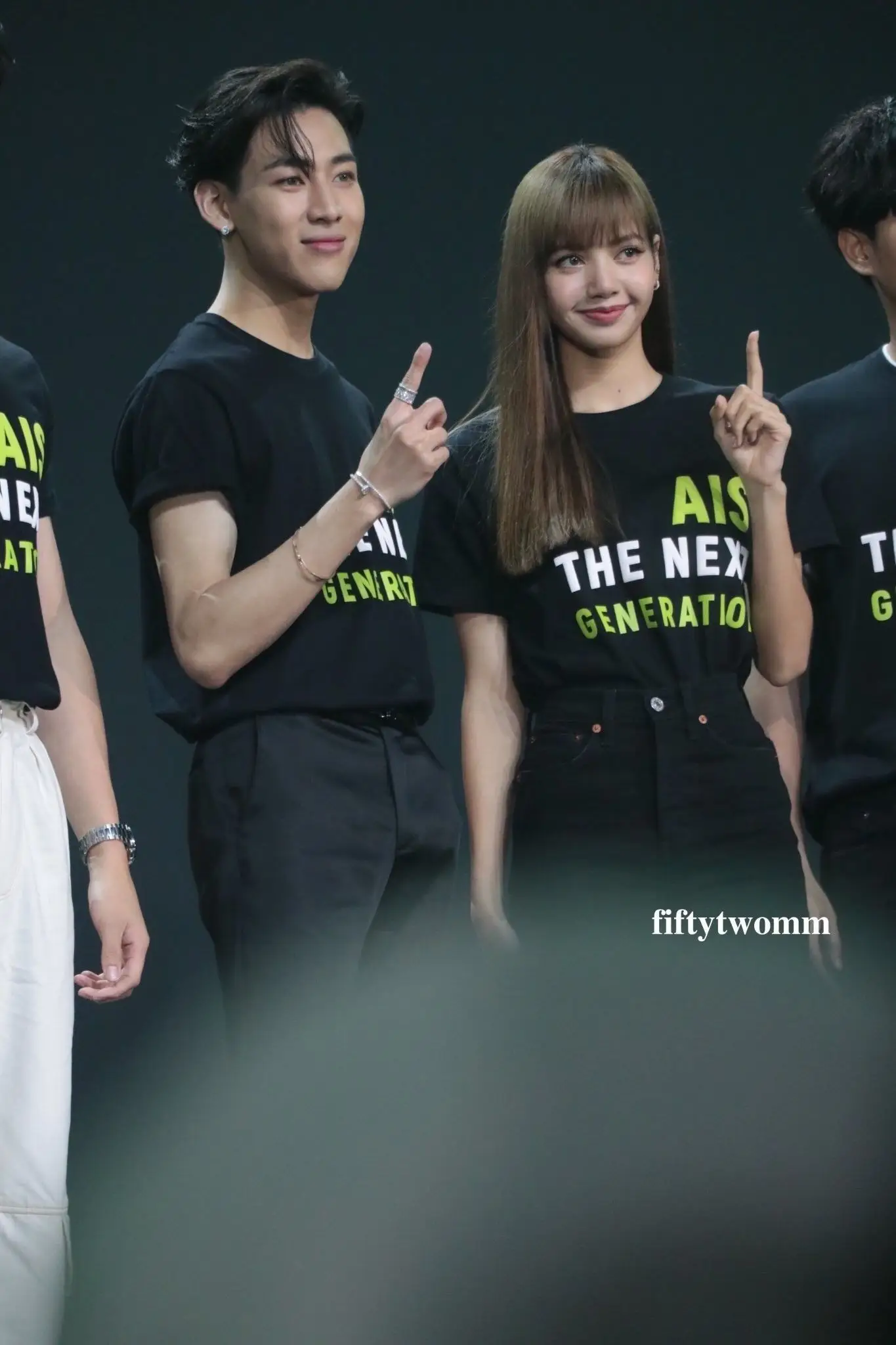 #블랙핑크 리사 & #갓세븐 뱀뱀 (#AIS5Gที่1ตัวจริงxBAMBAMLISA #BAMBAM #GOT7 AIS 5G THE FUTURE IS YOURS)