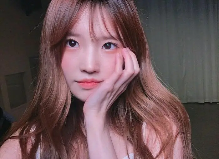 나른한 오후~ 프로미스나인 송하영