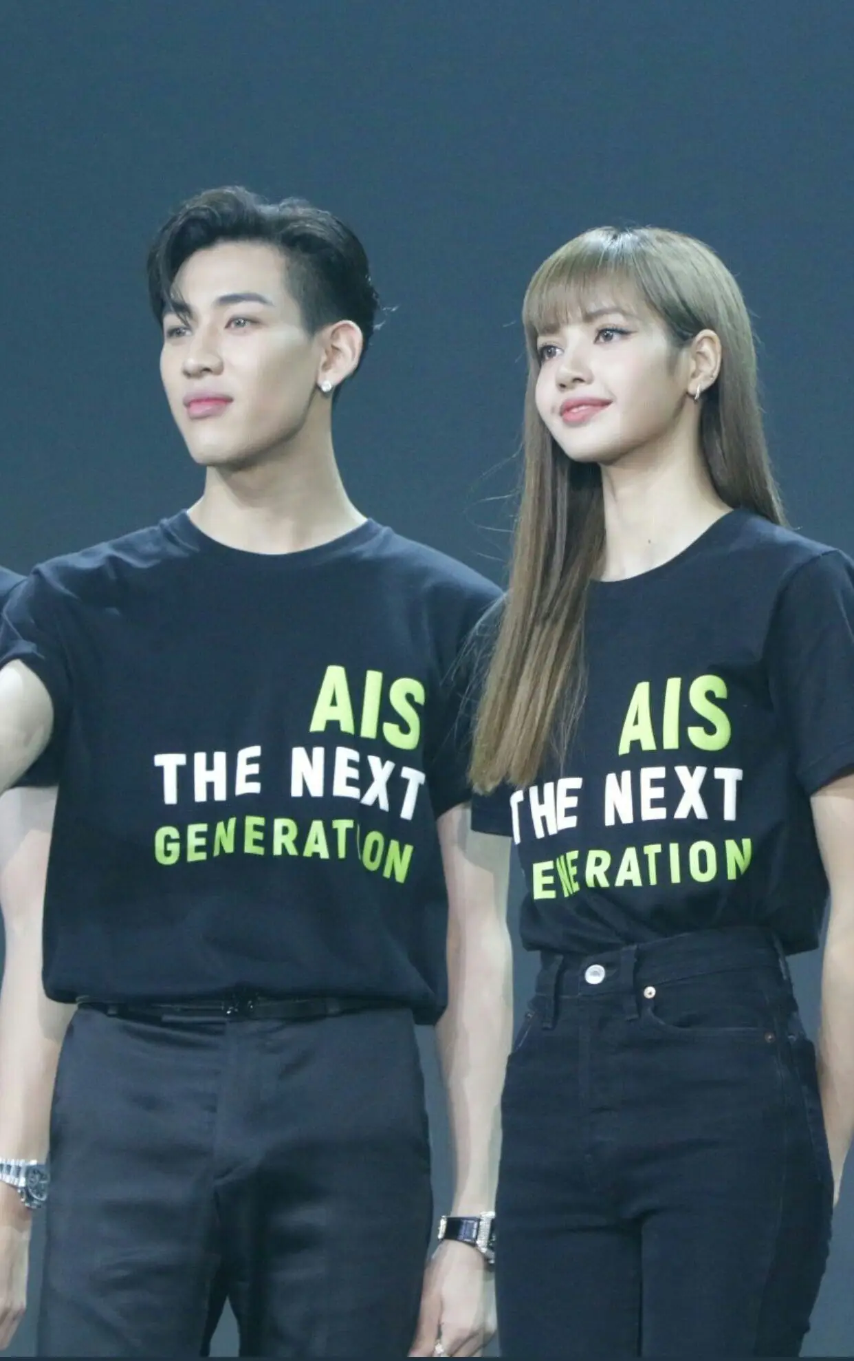 #블랙핑크 리사 & #갓세븐 뱀뱀 (#AIS5Gที่1ตัวจริงxBAMBAMLISA #BAMBAM #GOT7 AIS 5G THE FUTURE IS YOURS)