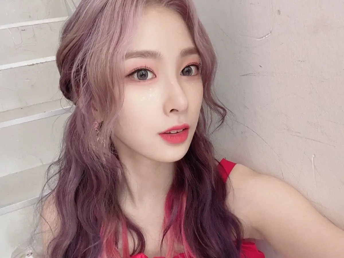 로켓펀치 윤경.twitter
