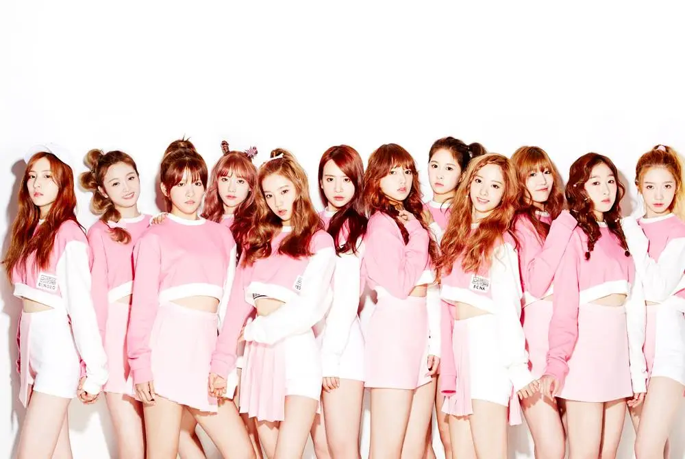 우주소녀 첫 데뷔화보.jpg