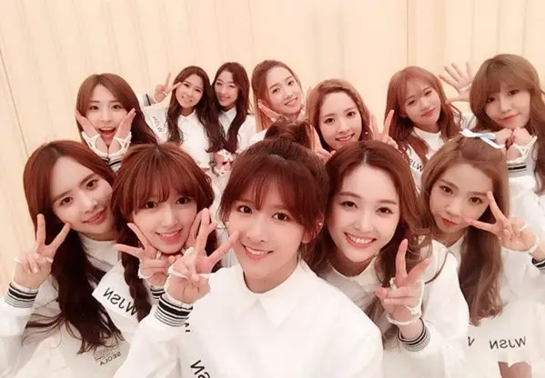 우주소녀 기존 멤버들.gif