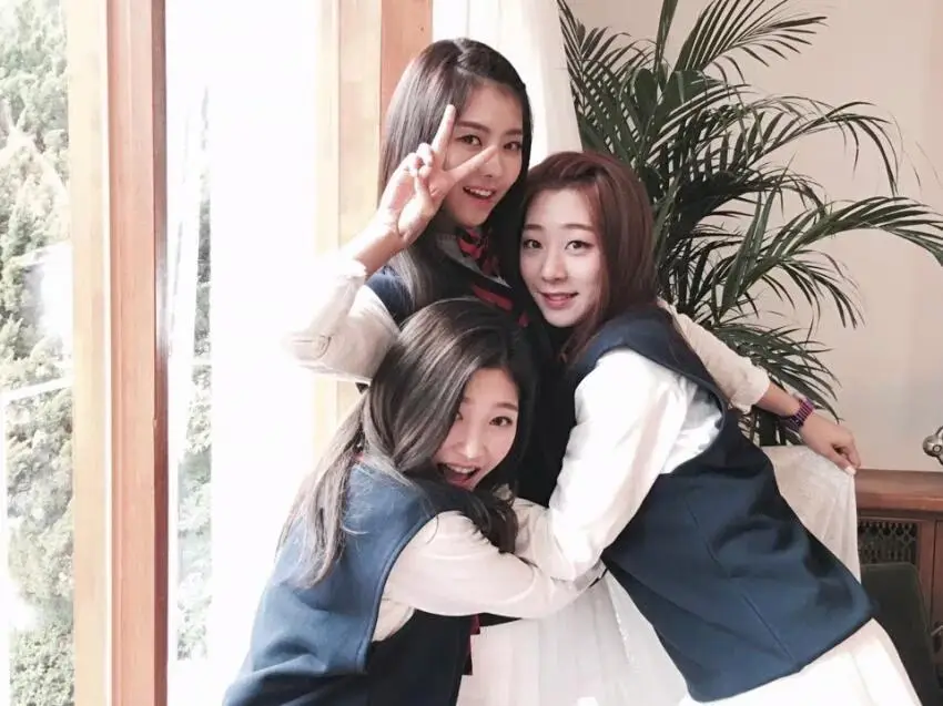 아이오아이(I.O.I) 화보촬영 비하인드컷