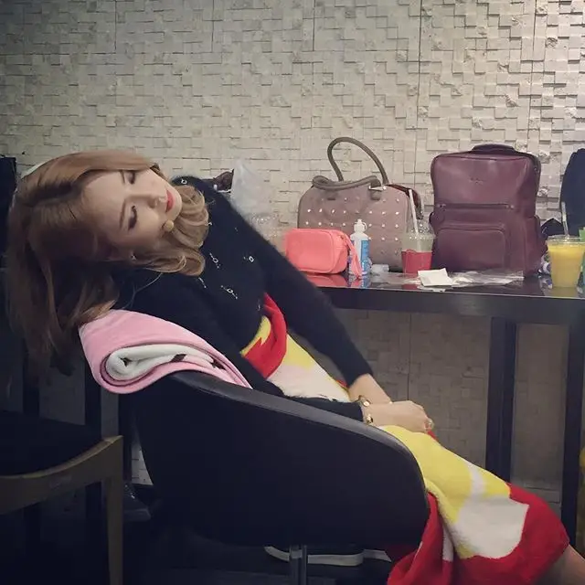 효은(스텔라) 160212 인스타그램 - 이렇게 쩡아에게 사진을 찍혔다고 한다....