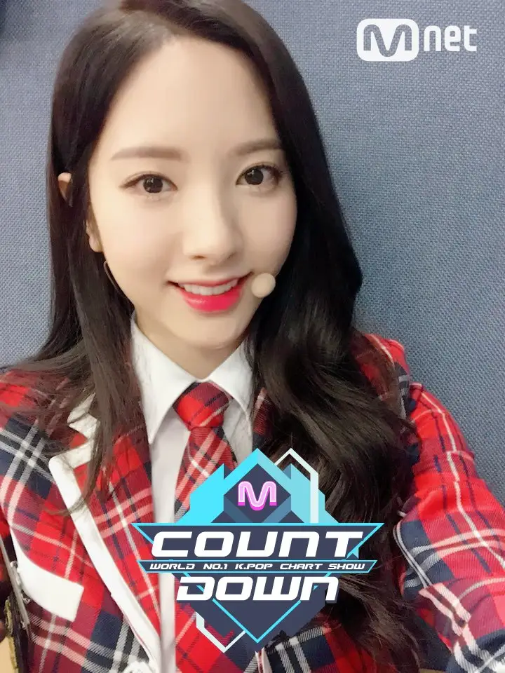 오늘자 엠카 우주소녀 대기실