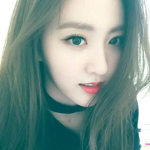 해령(베스티) 151204 인스타그램 - 이제치마는 못입겠다..으흐으으으추워