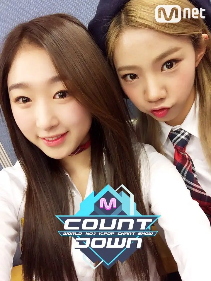 오늘자 엠카 우주소녀 대기실