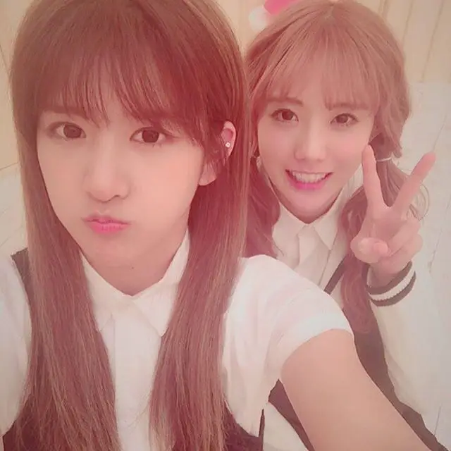 우주소녀 160315 인스타그램 - 뮤비촬영장에서 은서랑 쭈쭙~