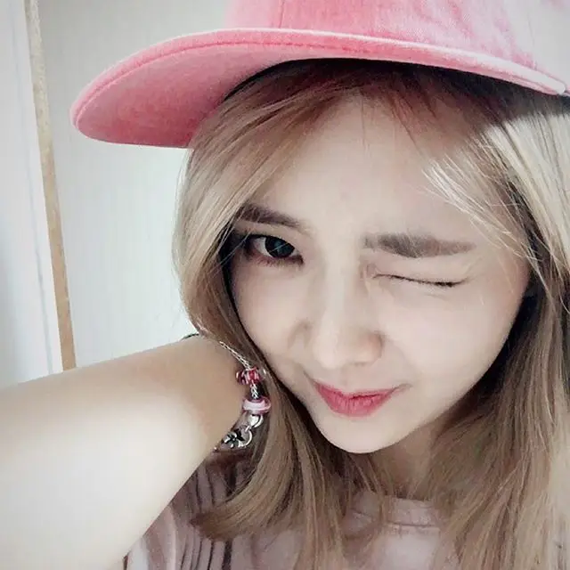 효은(스텔라) 151119 인스타그램 - 실제로보면 복숭아색