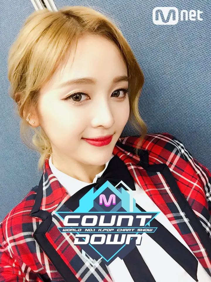 오늘자 엠카 우주소녀 대기실