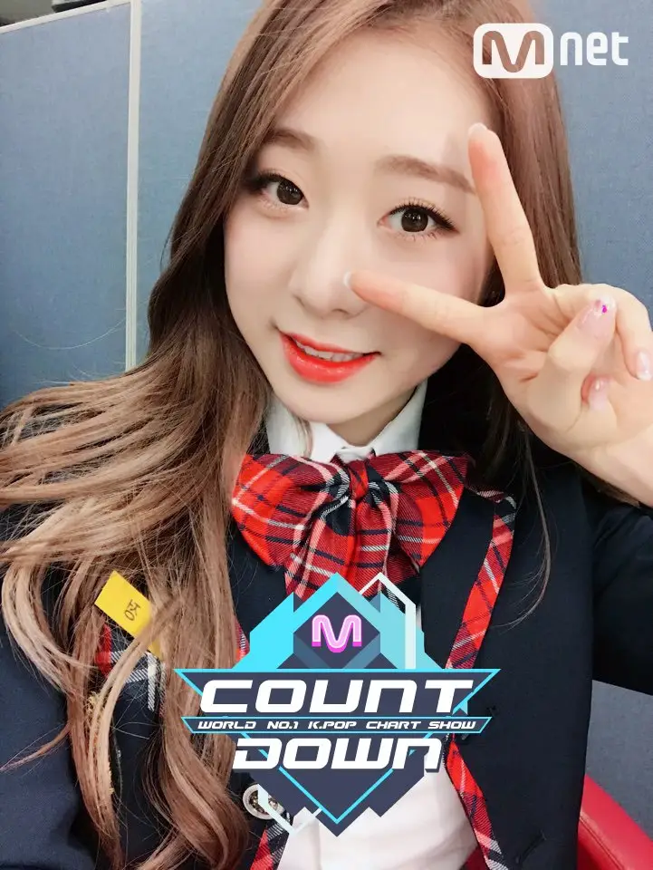 오늘자 엠카 우주소녀 대기실