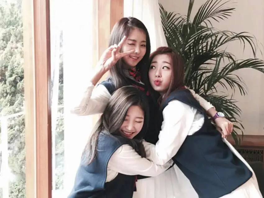 아이오아이(I.O.I) 화보촬영 비하인드컷