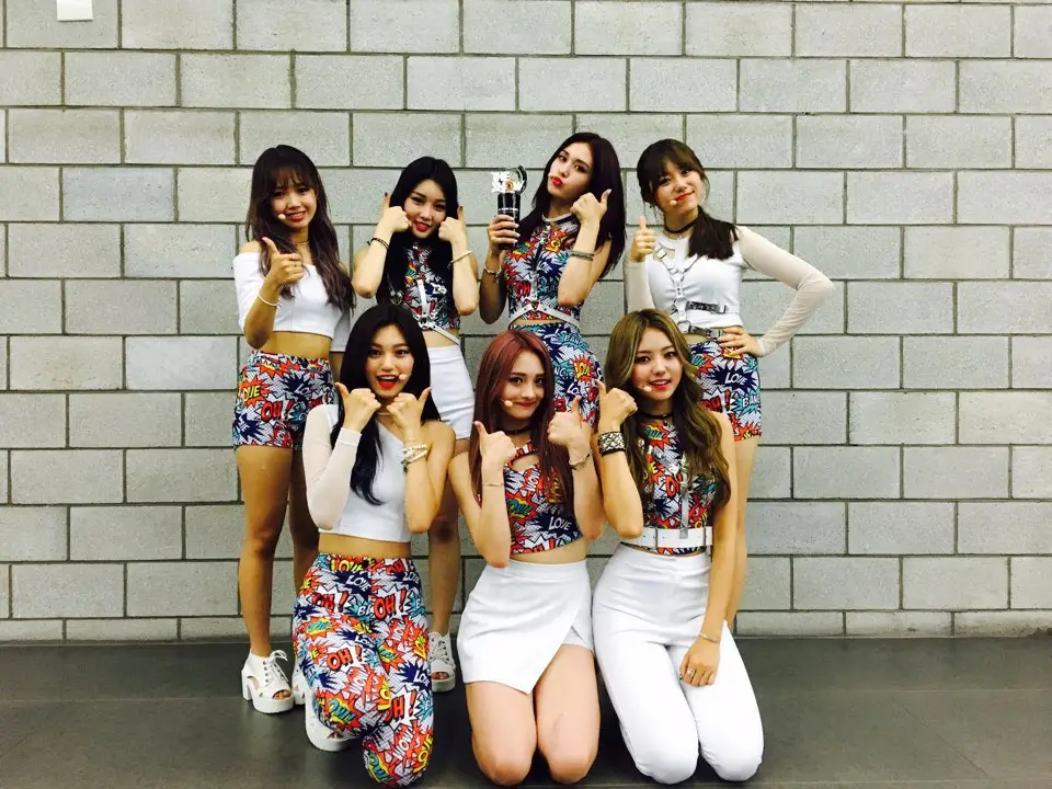 아이오아이 1위 인증샷 (더쇼 트위터).jpg