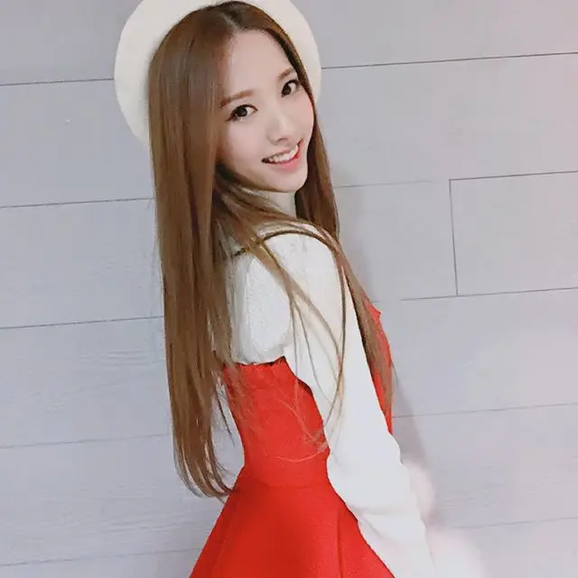 우주소녀 151222 인스타그램 - 예쁜 크리스마스 옷 입고 캐롤 촬영 했어요 여러분 보셨어요?