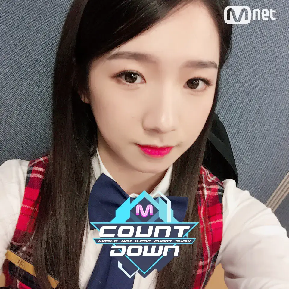 오늘자 엠카 우주소녀 대기실