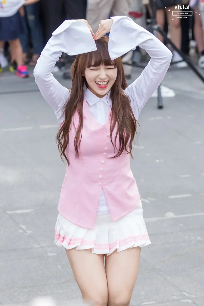 우주소녀 성소 신촌 게릴라 직찍