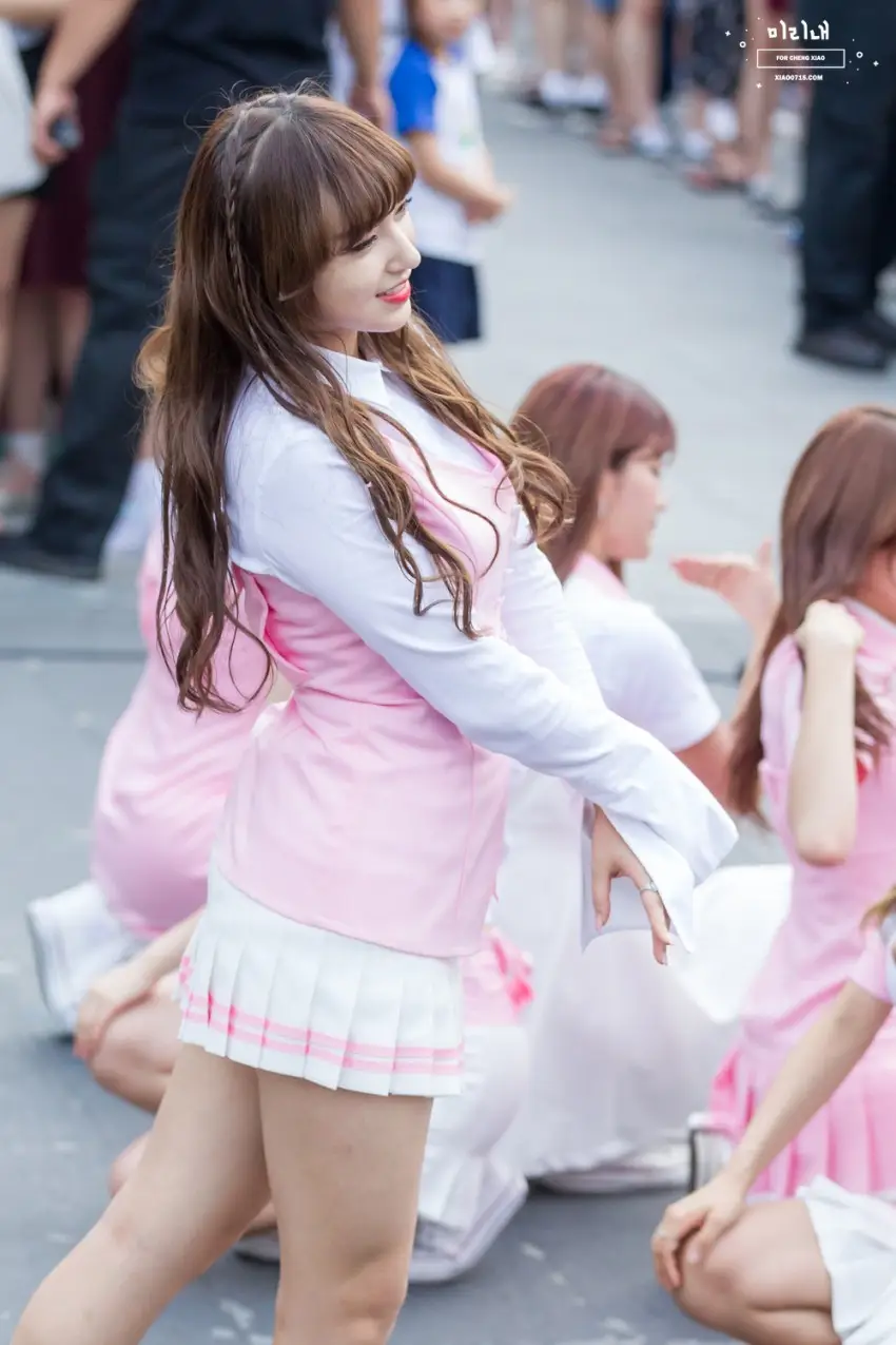 우주소녀 성소 신촌 게릴라 직찍