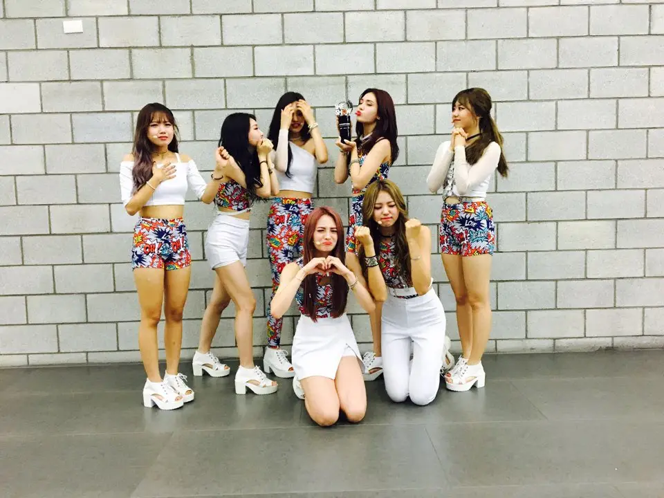 아이오아이 1위 인증샷 (더쇼 트위터).jpg